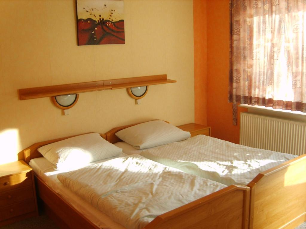 Hotel-Garni "Hof Von Hannover" فيتموند الغرفة الصورة